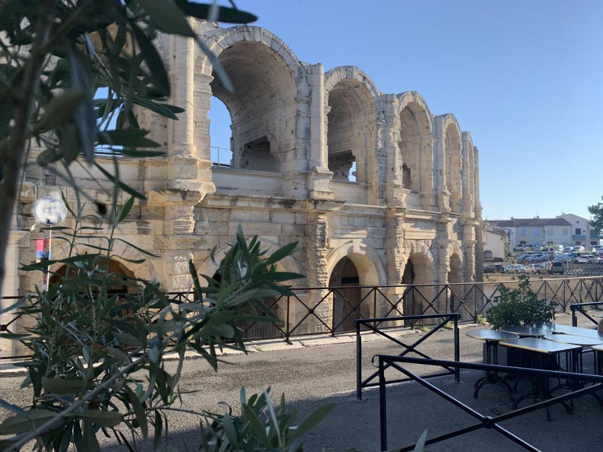Holiday In Arles: Appartement De L'Amphitheatre Bagian luar foto